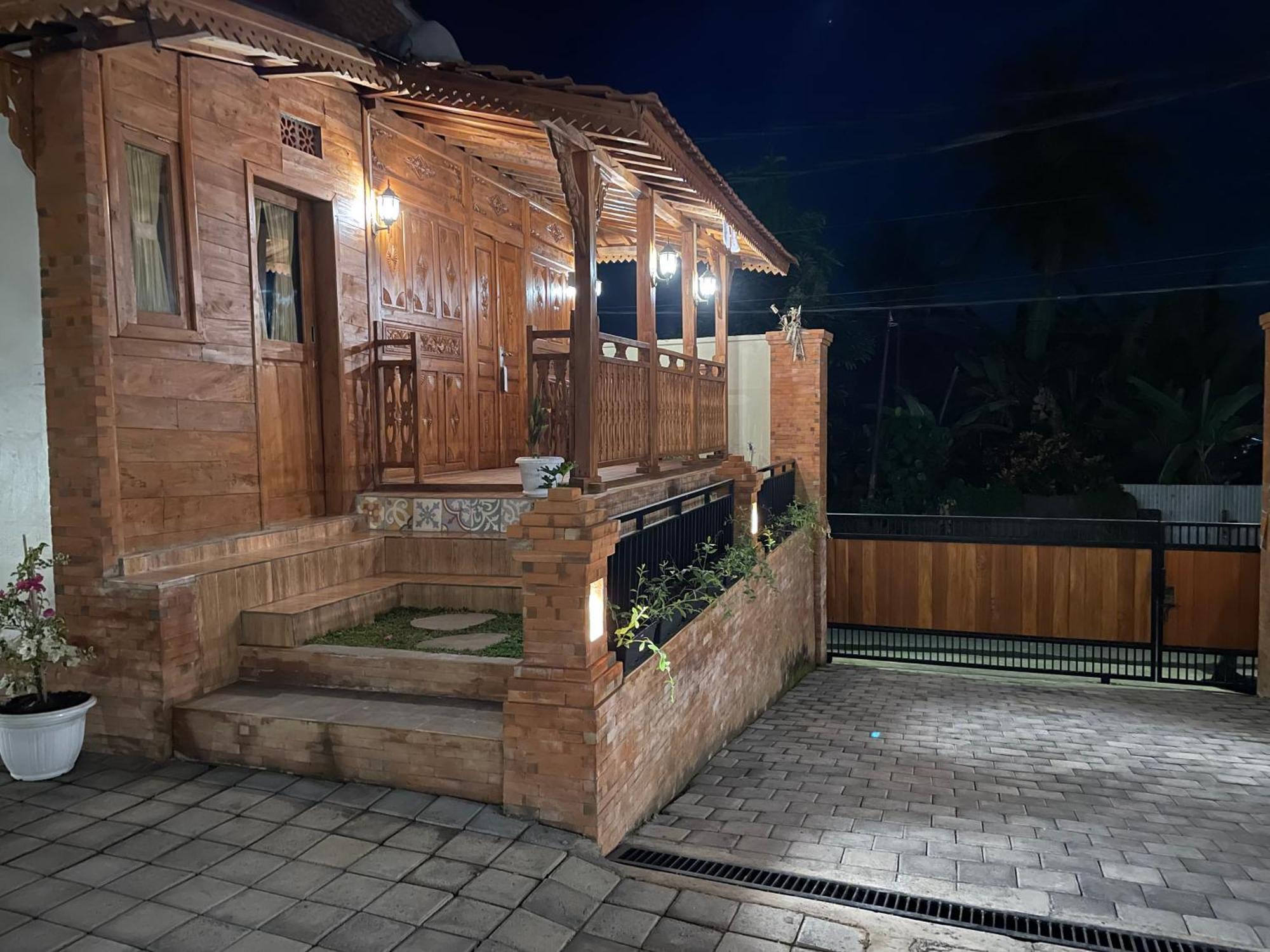 Bharata Beach House Keramas Exterior photo